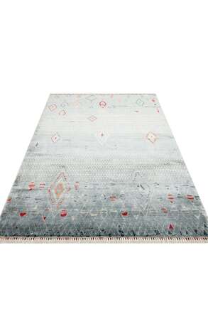 Otantik Kilim Desenli Zara 15 Mavi Renkli Hav ve Toz Vermeyen Özel Tezgah Uşak Halısı