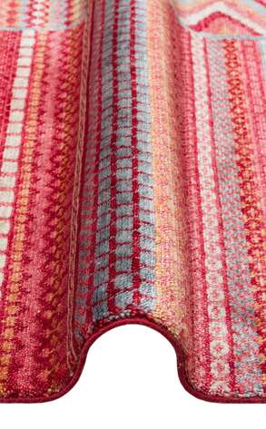 Otantik Kilim Desenli Zara 18 Kırmızı Renkli Hav ve Toz Vermeyen Özel Tezgah Uşak Halısı