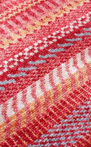 Otantik Kilim Desenli Zara 19 Kırmızı Renkli Hav ve Toz Vermeyen Özel Tezgah Uşak Halısı